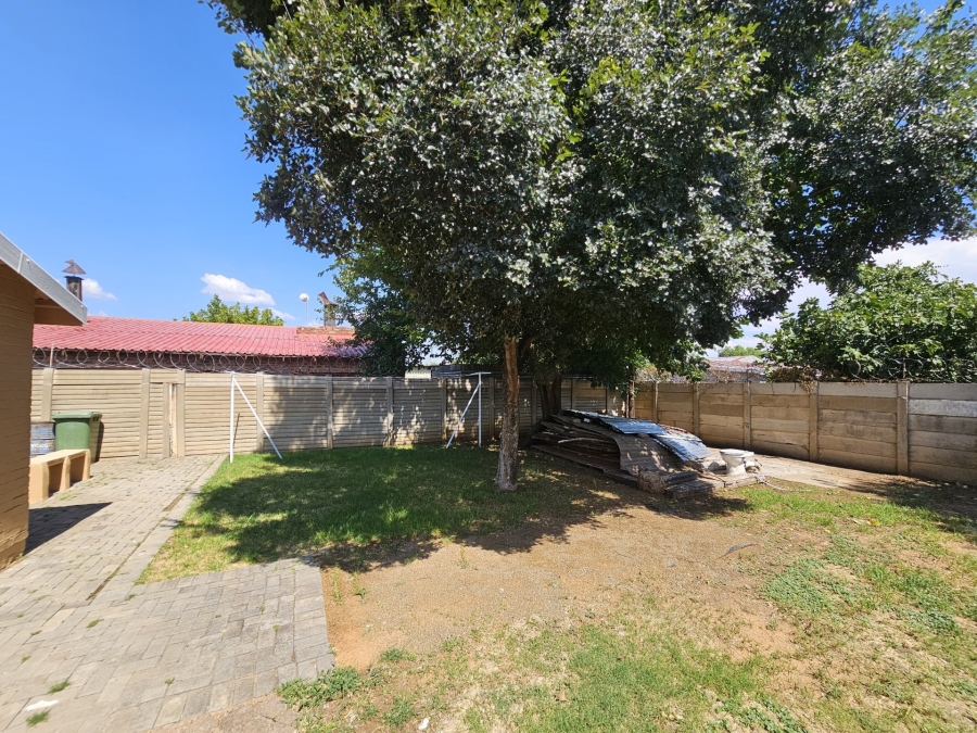 6 Bedroom Property for Sale in Brandwag Free State